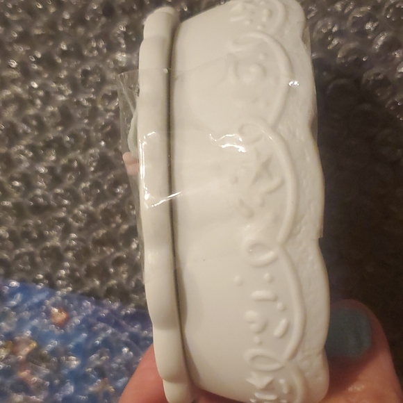 Prescious moments porcelain trinket box - Picture 3 of 3